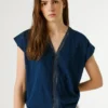 T-shirt com decote em V e detalhes em renda T-shirt com decote em V e detalhes em renda