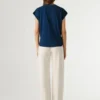 T-shirt com decote em V e detalhes em renda T-shirt com decote em V e detalhes em renda