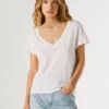 T-shirt com decote em V e logótipo bordado T-shirt com decote em V e logótipo bordado