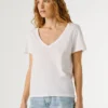 T-shirt com decote em V e logótipo bordado T-shirt com decote em V e logótipo bordado