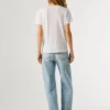 T-shirt com decote em V e logótipo bordado T-shirt com decote em V e logótipo bordado