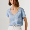 T-shirt com decote em V às riscas T-shirt com decote em V às riscas