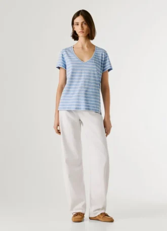 T-shirt com decote em V às riscas