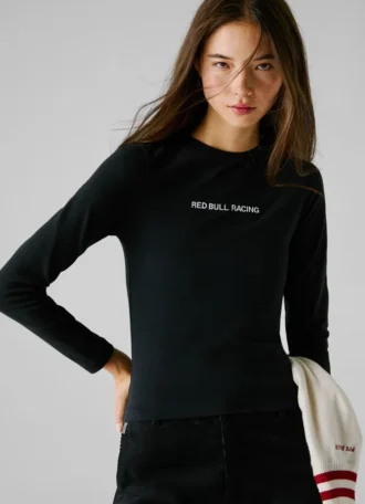 T-shirt com logótipo bordado