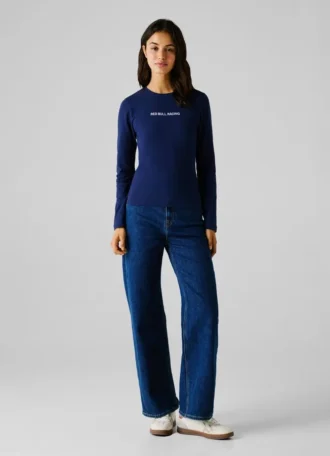 T-shirt com logótipo bordado