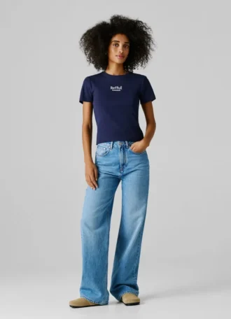 T-shirt com logótipo bordado em canelado T-shirt com logótipo bordado em canelado