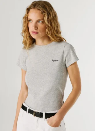 T-shirt com logótipo bordado em malha canelada