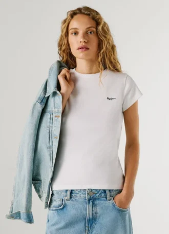 T-shirt com logótipo bordado em malha canelada