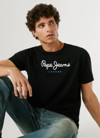 t shirt com logtipo de corte regular 1 1 330x456 - T-shirt com log&oacute;tipo de corte regular