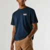 T-shirt com logótipo e corte regular T-shirt com logótipo e corte regular