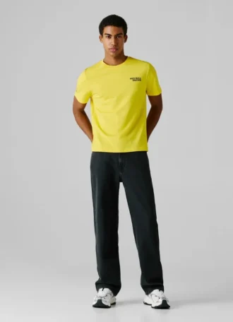 T-shirt com logótipo e corte regular