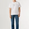 T-shirt com logótipo e corte regular T-shirt com logótipo e corte regular