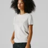 T-shirt com logótipo e corte regular T-shirt com logótipo e corte regular