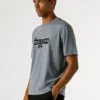 T-shirt com logótipo e corte regular T-shirt com logótipo e corte regular