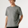 T-shirt com logótipo e corte regular T-shirt com logótipo e corte regular