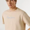 T-shirt com logótipo e corte regular T-shirt com logótipo e corte regular