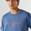 T-shirt com logótipo e corte regular T-shirt com logótipo e corte regular