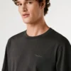 T-shirt com logótipo e corte regular T-shirt com logótipo e corte regular