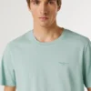 T-shirt com logótipo e corte regular T-shirt com logótipo e corte regular
