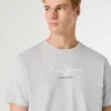 T-shirt com logótipo e corte regular T-shirt com logótipo e corte regular