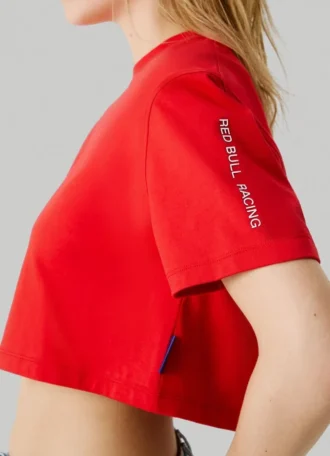 T-shirt com logótipo na manga e corte largo