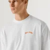 T-shirt de corte largo com estampado nas costas T-shirt de corte largo com estampado nas costas