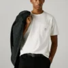 T-shirt de corte regular com bolso à frente