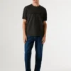 T-shirt de corte regular com logótipo bordado T-shirt de corte regular com logótipo bordado