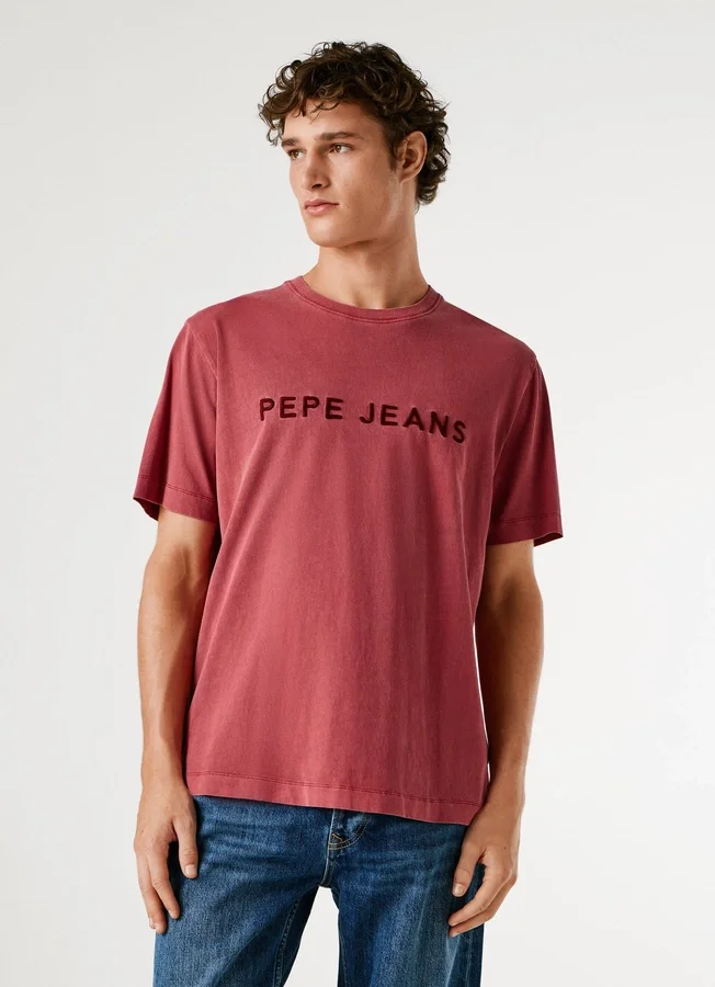 T-shirt de corte regular com logótipo bordado T-shirt de corte regular com logótipo bordado