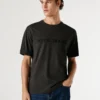 T-shirt de corte regular com logótipo bordado T-shirt de corte regular com logótipo bordado
