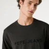 T-shirt de corte regular com logótipo bordado T-shirt de corte regular com logótipo bordado