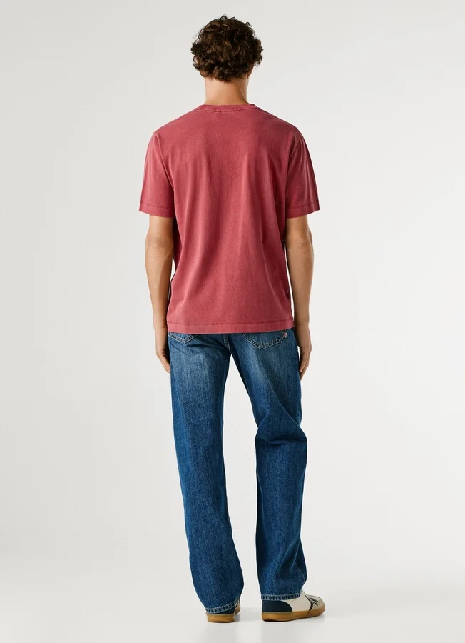 T-shirt de corte regular com logótipo bordado T-shirt de corte regular com logótipo bordado