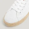 Ténis clássicos com detalhes bordados Ténis clássicos com detalhes bordados