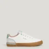 Ténis clássicos com detalhes em camurça