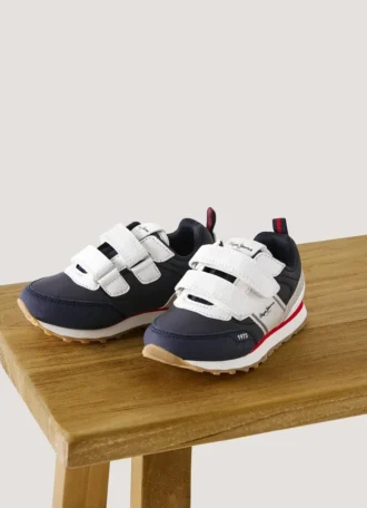 Ténis de corrida com fecho de velcro