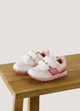 Ténis de corrida com fecho de velcro