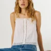 Top com alças e detalhes em renda Top com alças e detalhes em renda