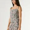 Top com alças e estampado floral Top com alças e estampado floral