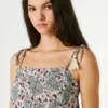 Top com alças e estampado floral Top com alças e estampado floral