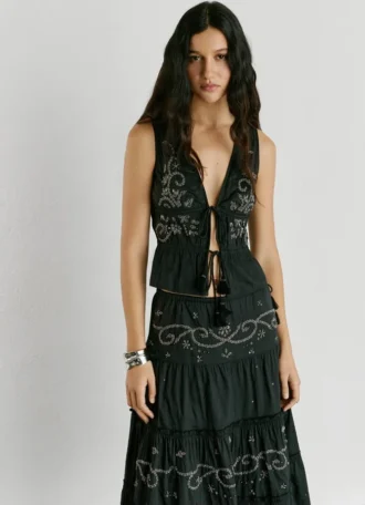 Top com detalhes bordados Top com detalhes bordados