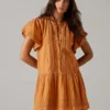 Vestido curto com renda Vestido curto com renda