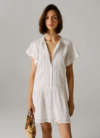 Vestido curto com renda