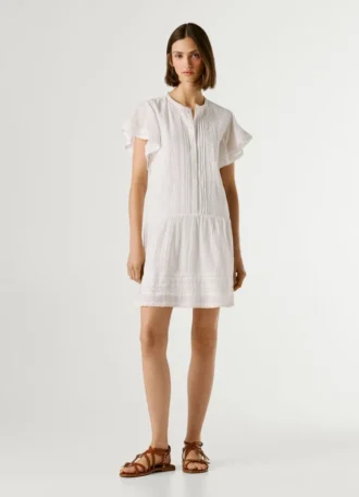 Vestido curto com renda