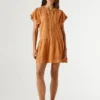 Vestido curto com renda Vestido curto com renda