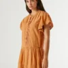 Vestido curto com renda Vestido curto com renda