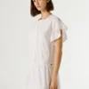 Vestido curto com renda Vestido curto com renda
