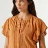 Vestido curto com renda Vestido curto com renda