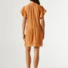 Vestido curto com renda Vestido curto com renda