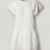 Vestido curto com renda Vestido curto com renda