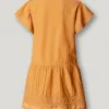 Vestido curto com renda Vestido curto com renda